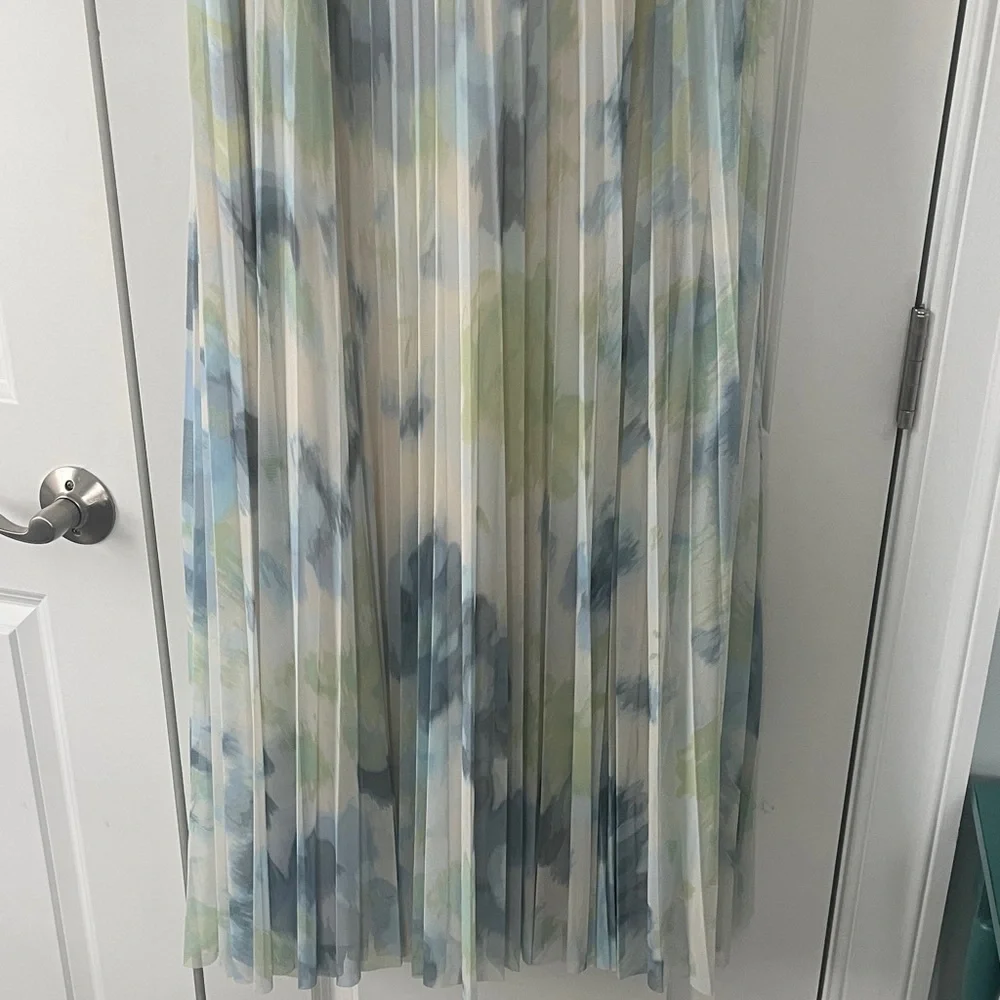 A&F Drop Waist Elegant Multicolor Pleated Maxi Dress - Picture 3 of 4